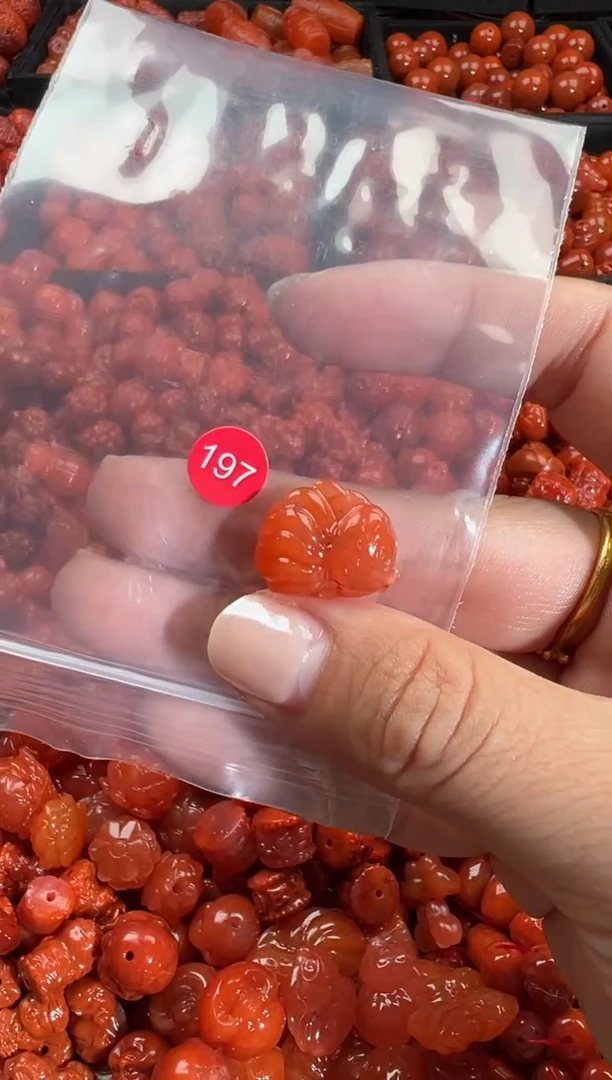 颈饰未镶嵌南红玛瑙1