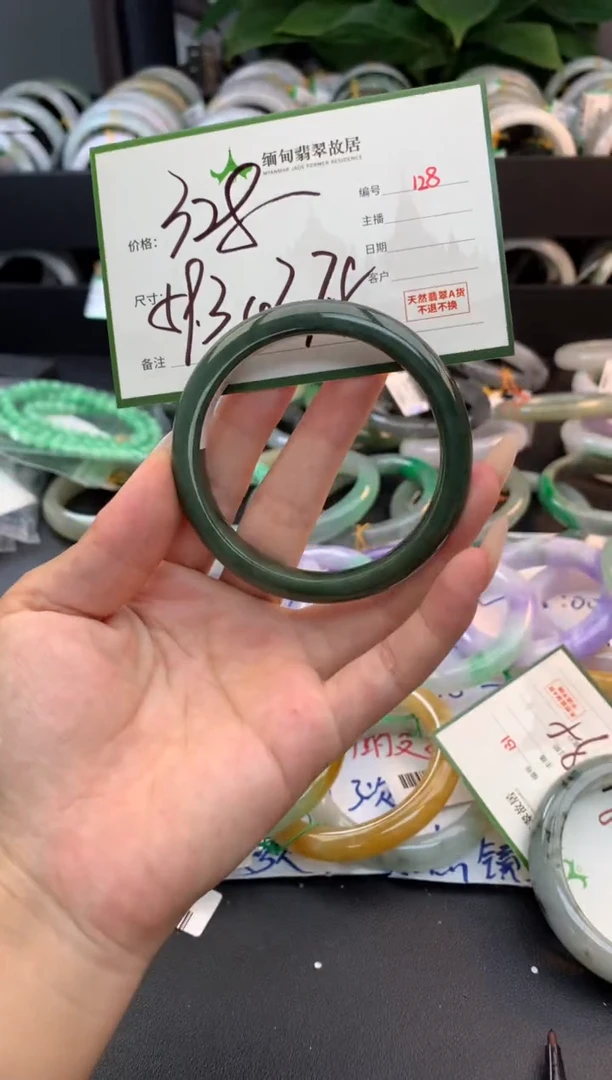 未镶嵌定制翡翠修****?毛货需精细抛光+多人