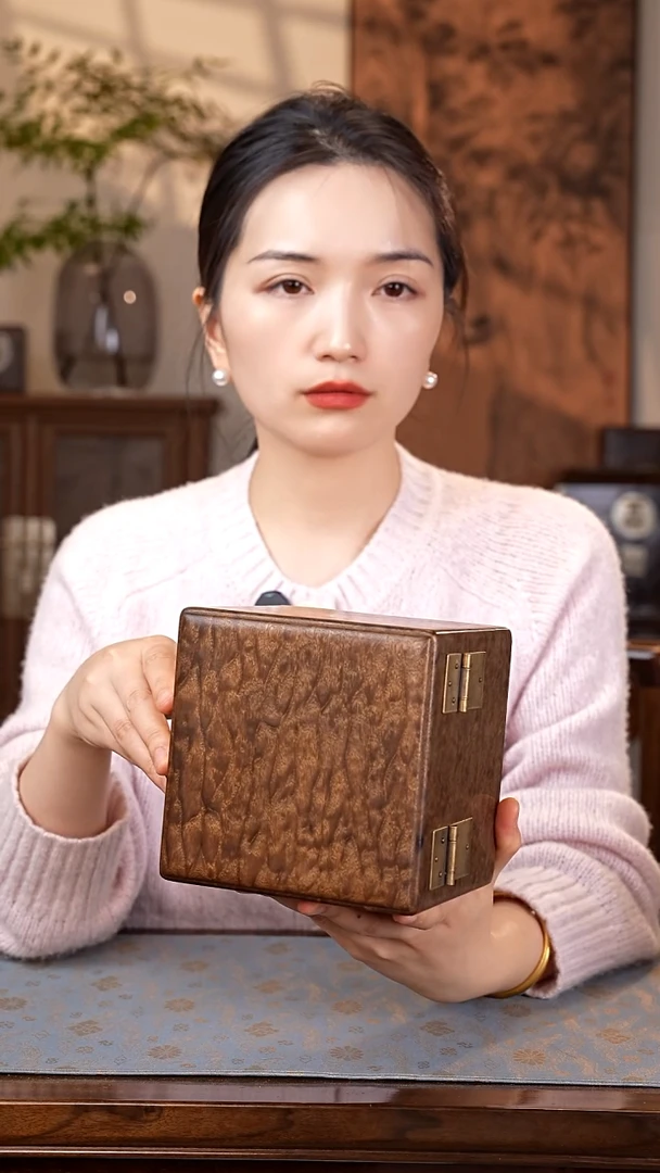 乌木类家具叫**日金丝楠阴沉木 满纹首饰盒