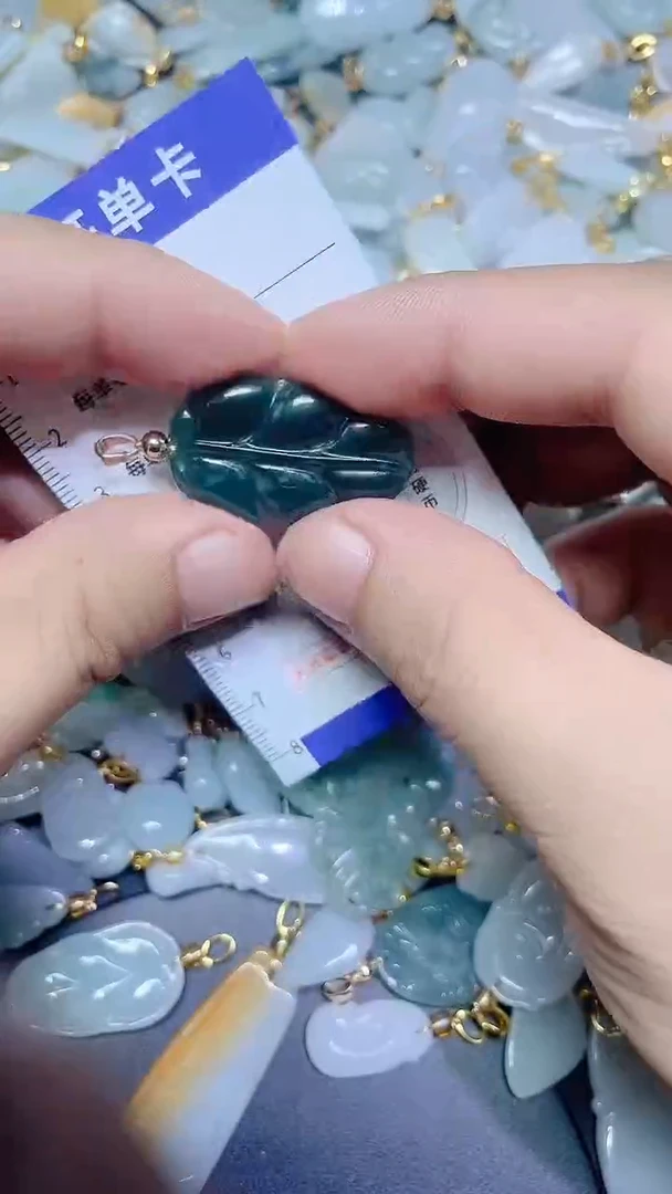 颈饰未镶嵌翡翠天然A货翡翠