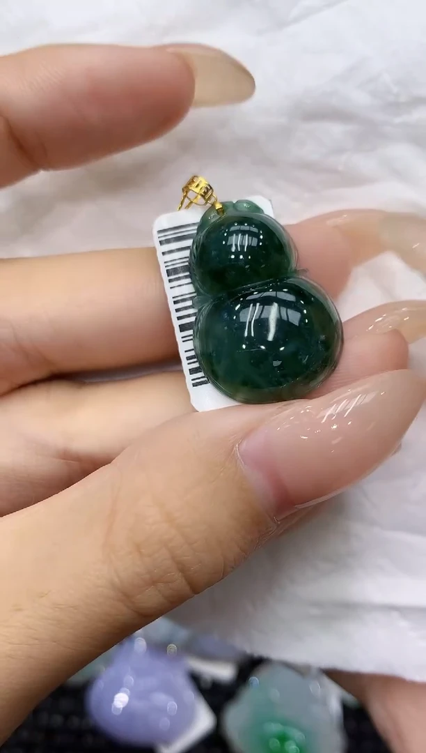 颈饰18K金镶嵌翡翠111111111111