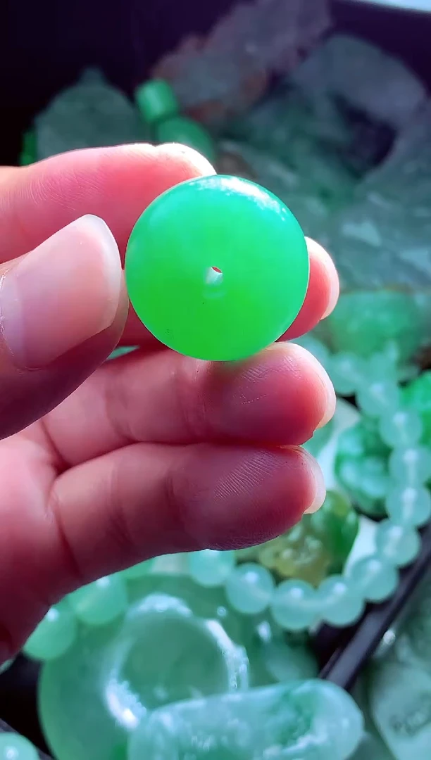 未镶嵌定制翡翠山**?翡翠毛货定制