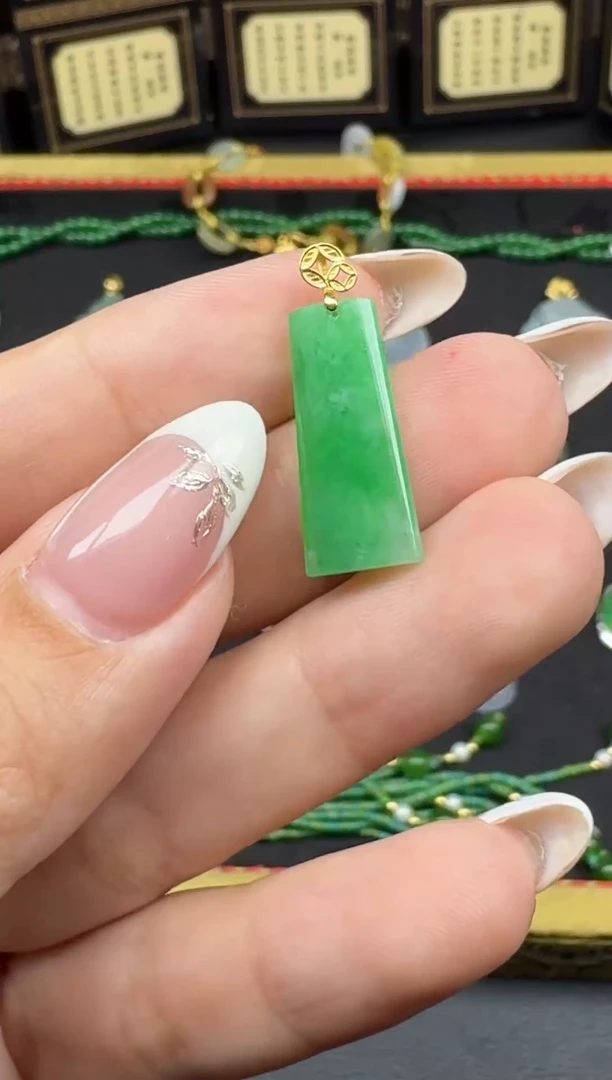 吊坠(不含链)18K金镶嵌翡翠2400