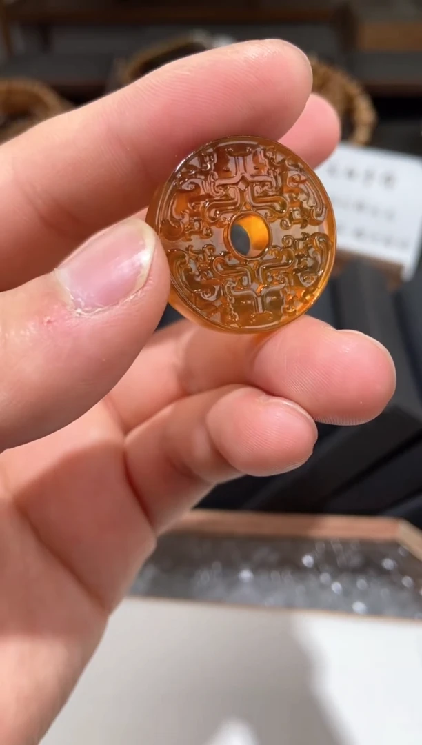 【闪购商品】琥珀颈饰未镶嵌饕餮和氏璧