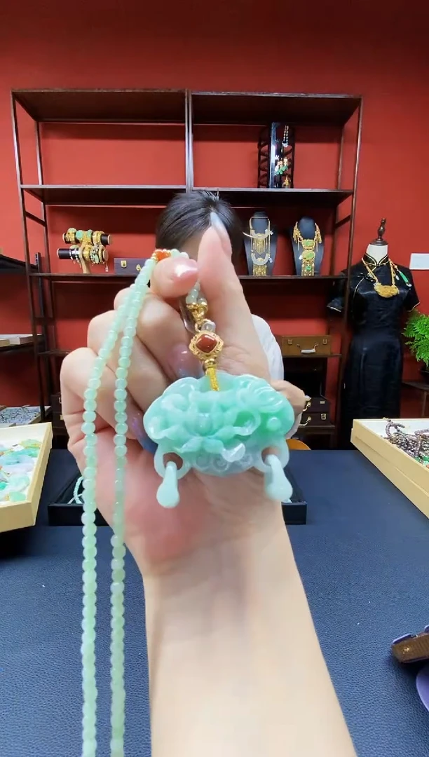 颈饰未镶嵌翡翠吊坠