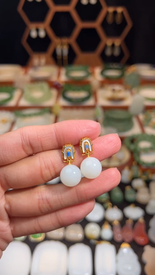 18K金镶嵌和田玉耳饰福利