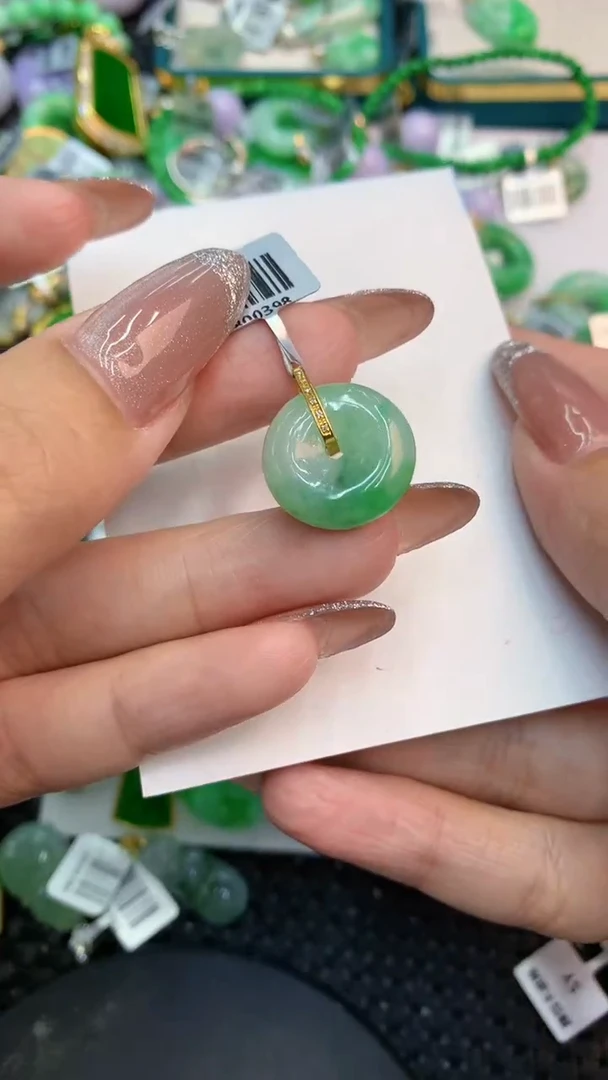 颈饰18K金镶嵌翡翠1