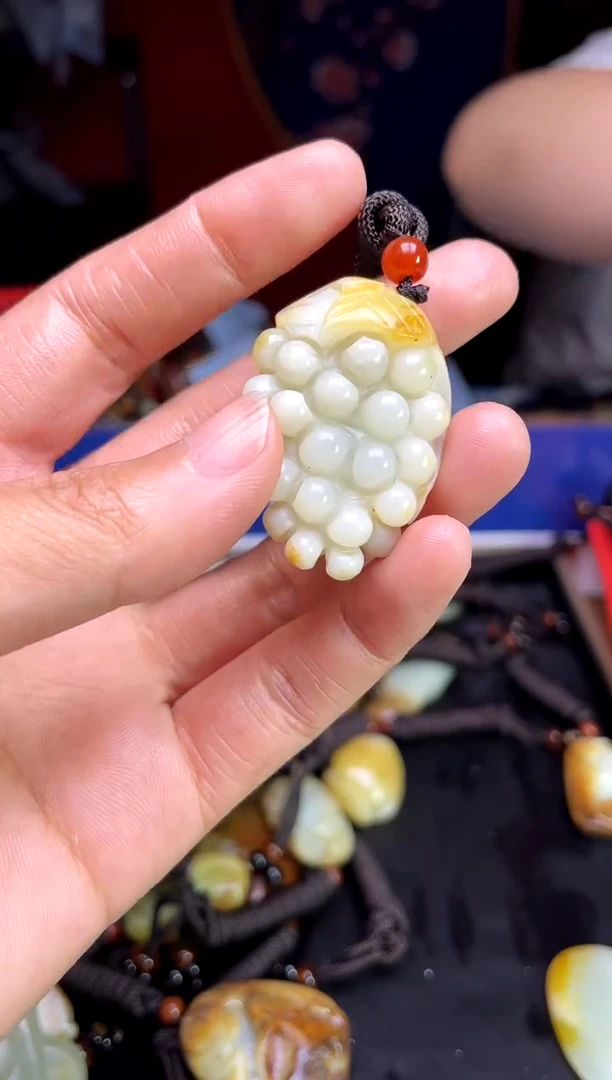 和田玉未镶嵌颈饰1