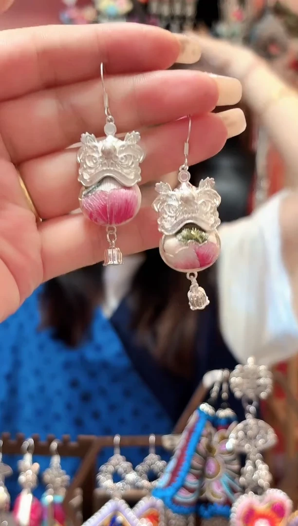 织绣云织谣民族风精美饰品   452