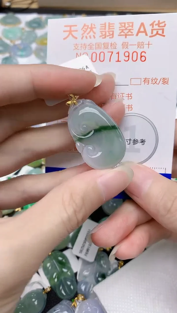 翡翠18K金镶嵌颈饰天然A货翡翠