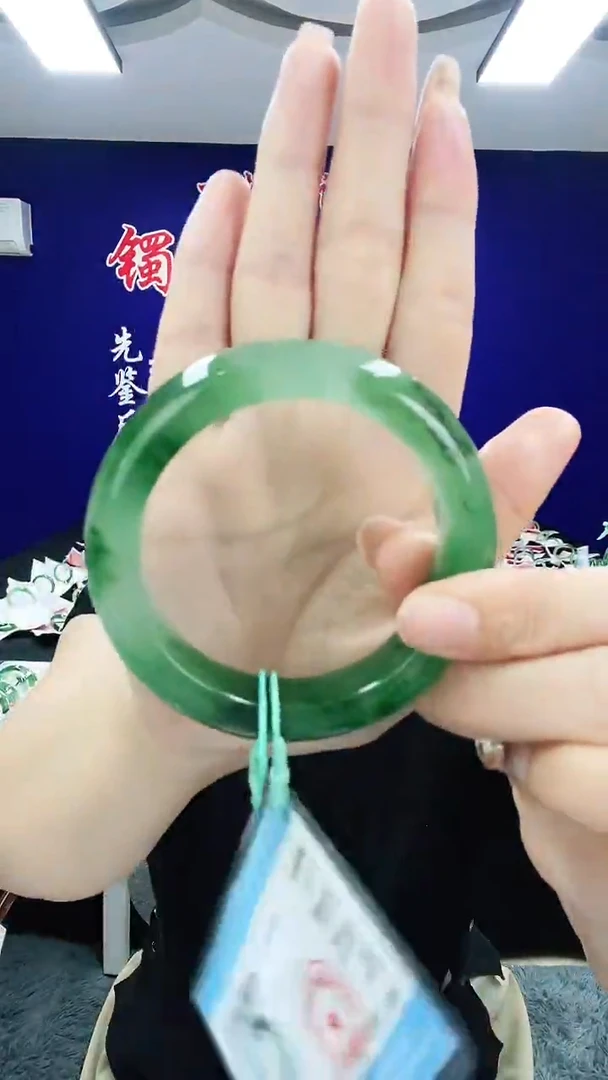 石英质玉（非洲翠）手镯未镶嵌1