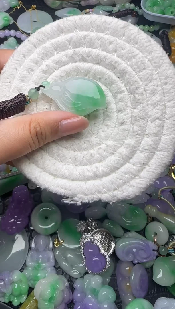 颈饰未镶嵌翡翠缅甸翡翠吊坠
