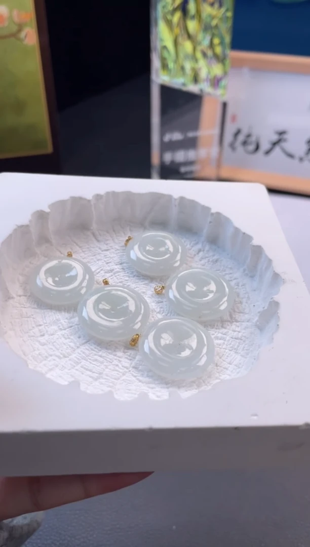 吊坠(不含链)18K金镶嵌翡翠G998T091061多样性发一