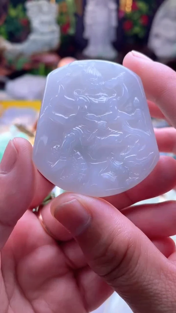 翡翠未镶嵌颈饰不动明王