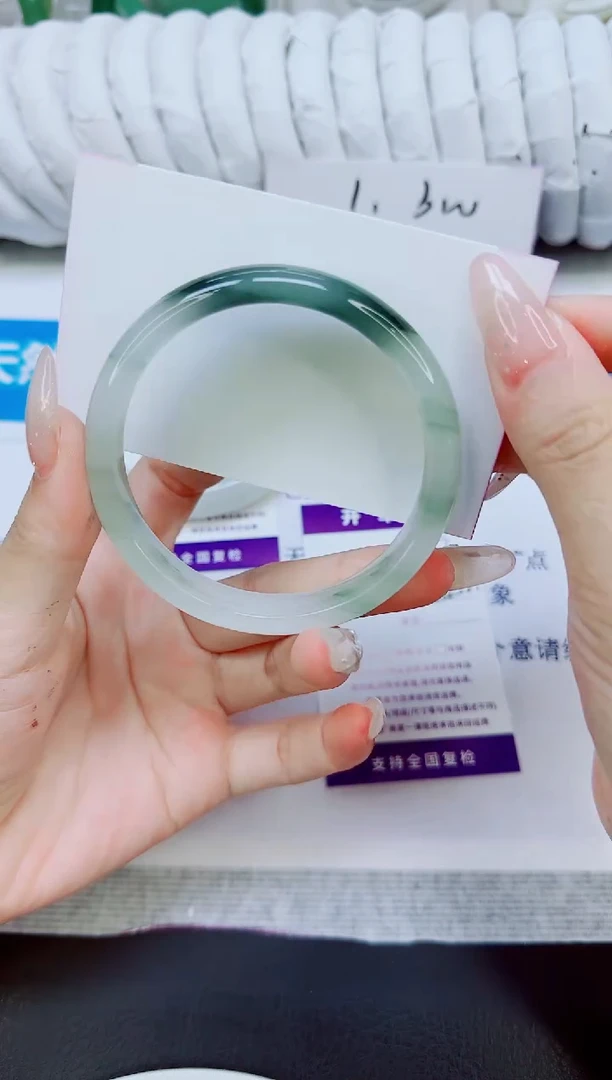 未镶嵌手镯石英质玉81/58.
