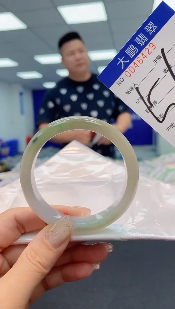 【闪购商品】翡翠手镯未镶嵌AAAAAAAAAA