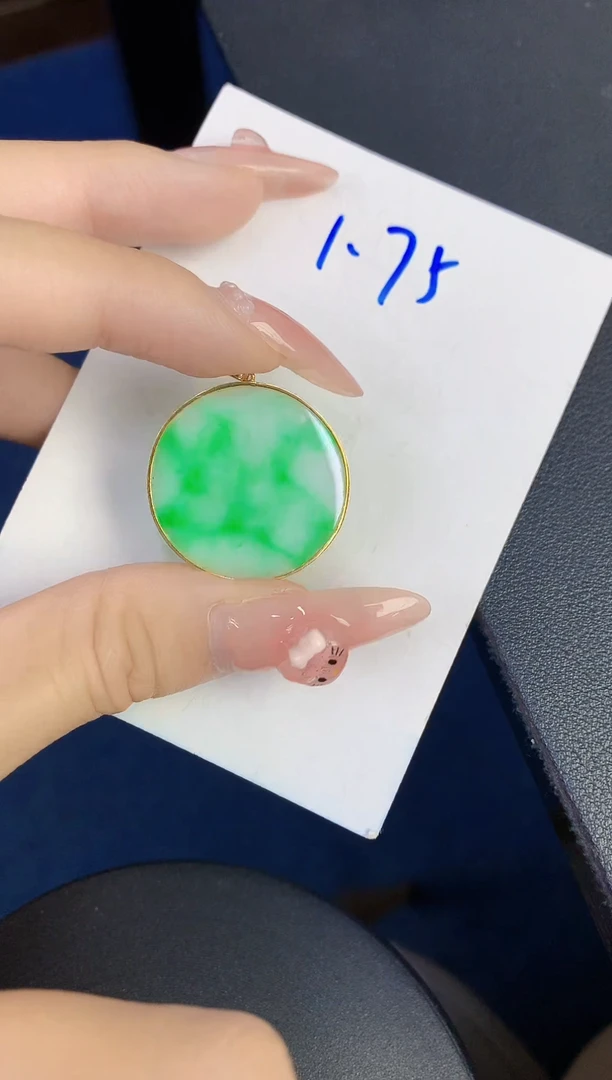 颈饰18K金镶嵌翡翠缅甸天然翡翠A货