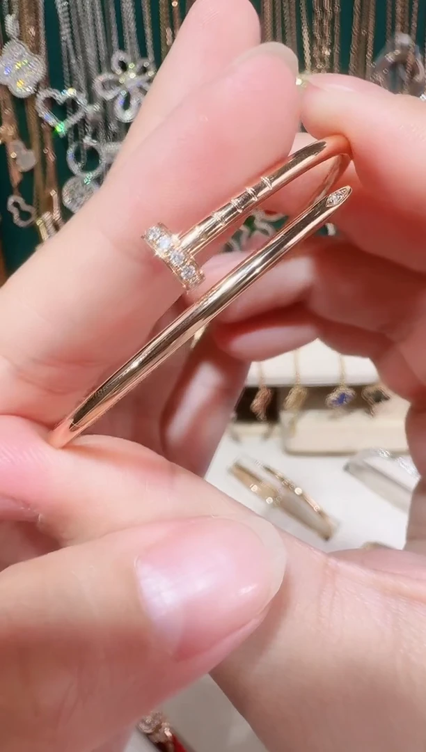 18K金镶嵌手镯钻石手镯