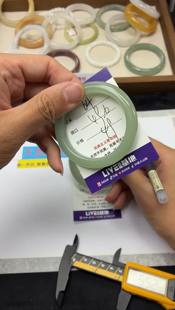 未镶嵌手镯石英质玉64