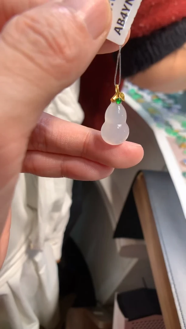 颈饰18K金镶嵌翡翠葫芦