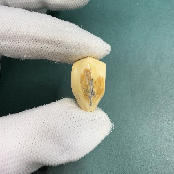 H5691天然猛犸牙蓝眼鲨鱼背三通支持鉴定假一罚四