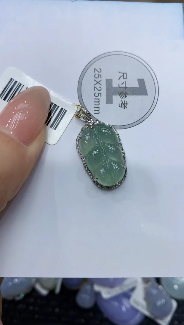 颈饰18K金镶嵌翡翠111111111111