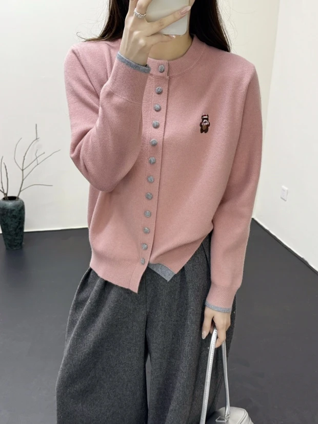 秋冬季长袖厚款开衫款圆领毛针织衫短款时尚气质小熊刺绣外披女