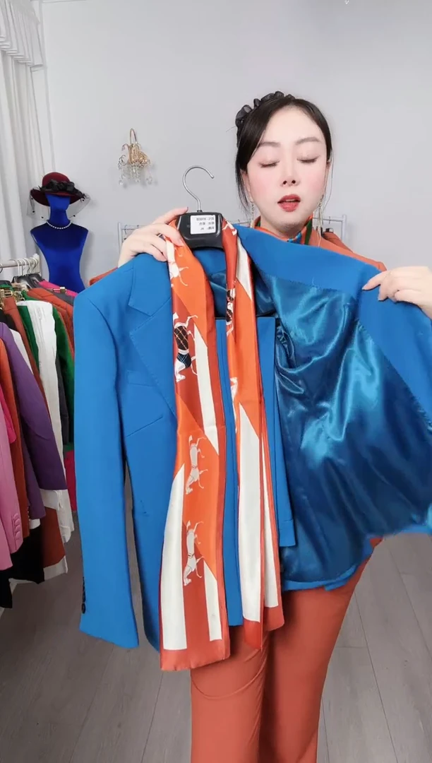 M码蓝色九分裤套装+丝巾（默认微瑕、不退不换）