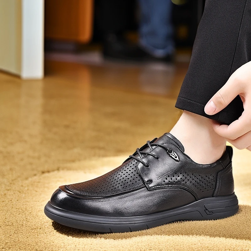 男士镂空皮鞋透气打孔圆头软底商务休闲鞋夏季舒适穿搭真皮