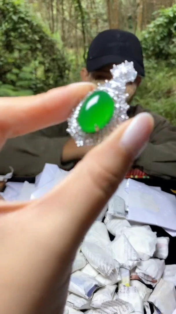 满色吊坠  所见即所得！