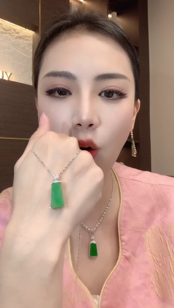 吊坠(不含链)18K金镶嵌翡翠A12