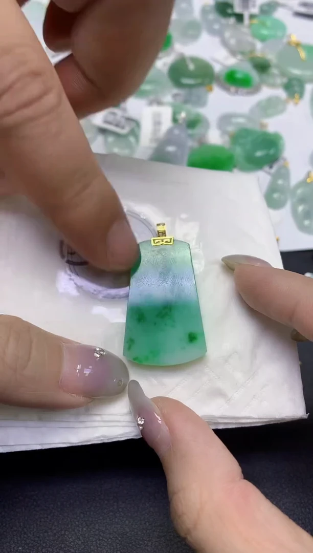 颈饰18K金镶嵌翡翠天然缅甸翡翠A货百元以上9元证书费自理