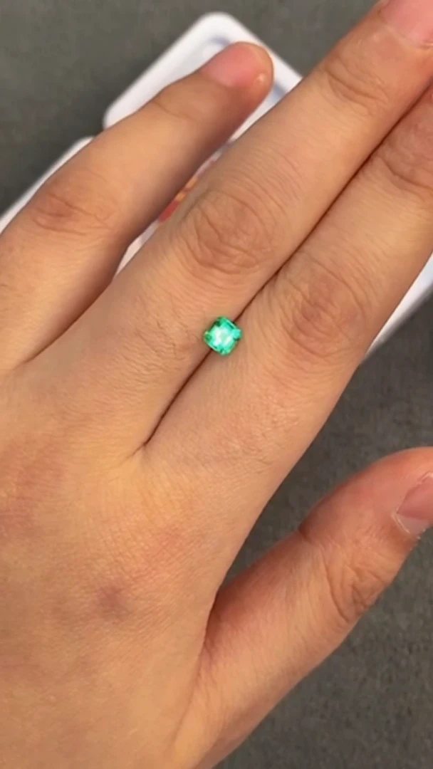 【闪购商品】祖母绿裸石未镶嵌0.49克拉哥伦