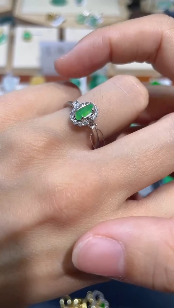 翡翠未镶嵌颈饰戒指 百元以下不出证