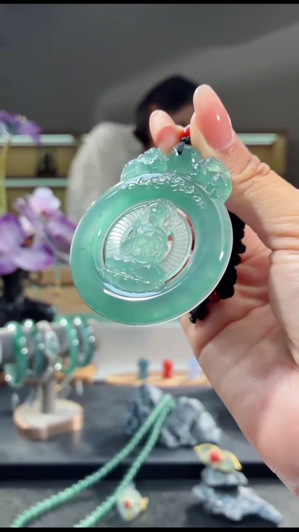 颈饰未镶嵌翡翠观音