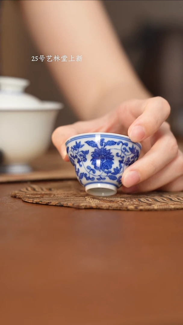 杯看山柴窑青花缠枝