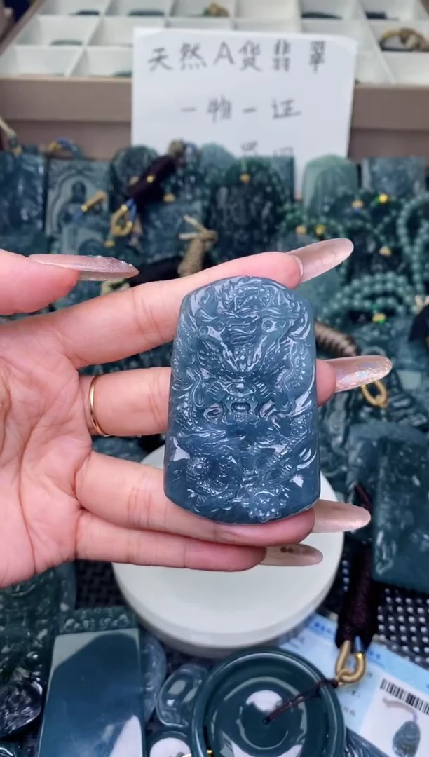 翡翠未镶嵌颈饰