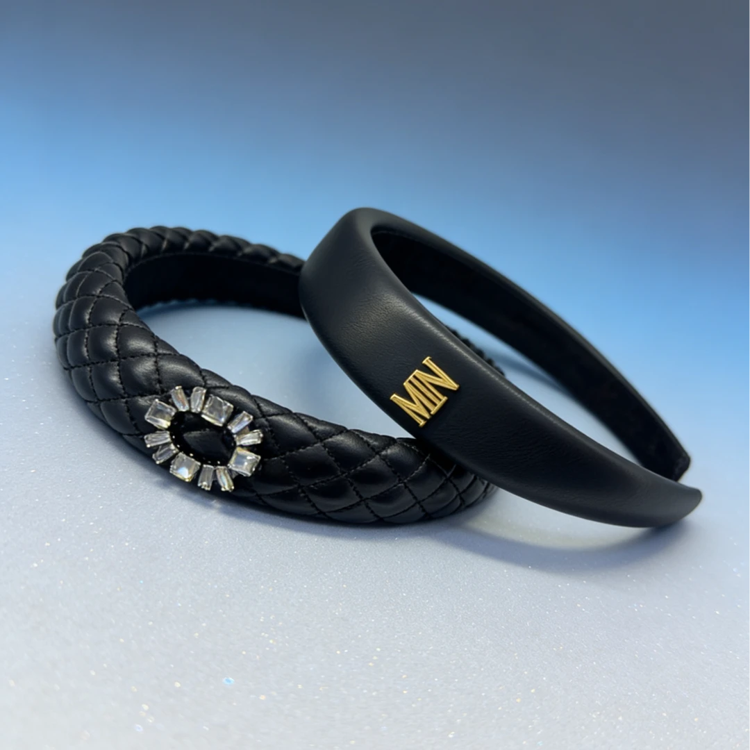 80099  复古黑皮质发箍菱格纹水钻款+光面MN字母标头箍两件套