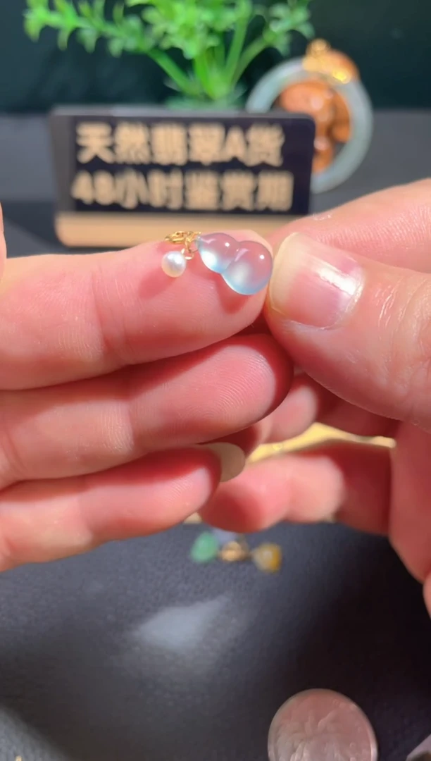 颈饰18K金镶嵌翡翠翡翠