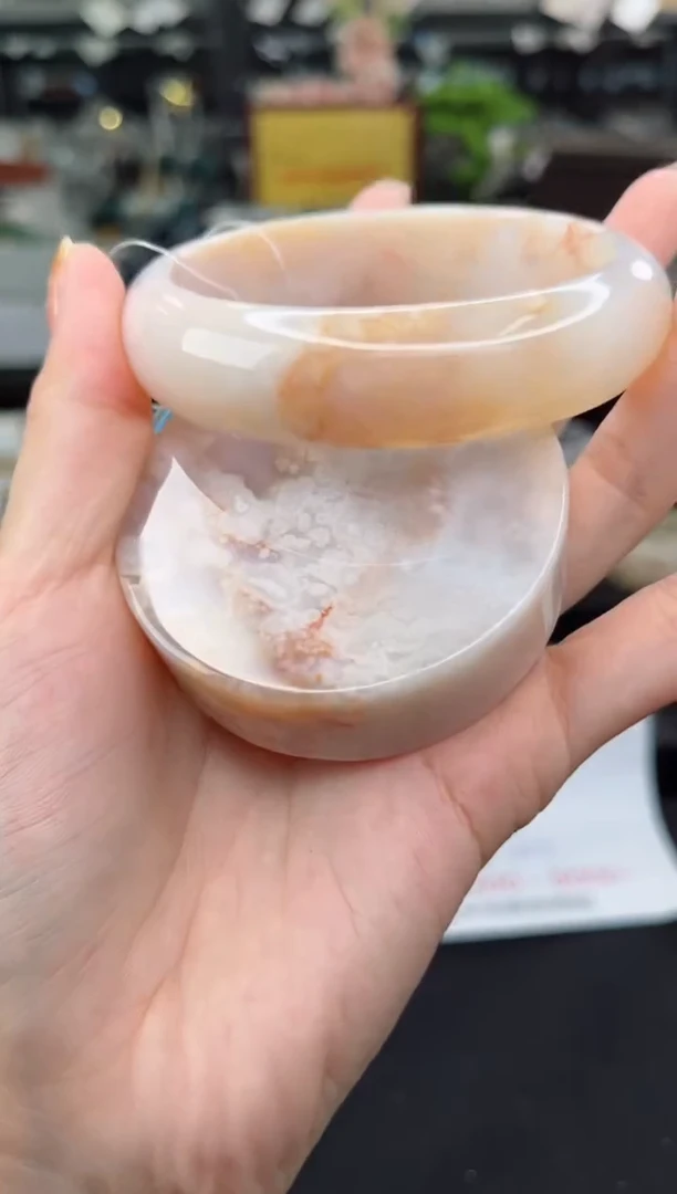 【闪购商品】石英质玉手镯未镶嵌62圈口（赠品镯心）1410338