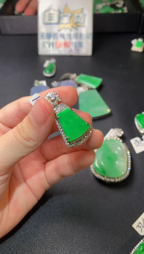 翡翠银S925镶嵌颈饰翡翠