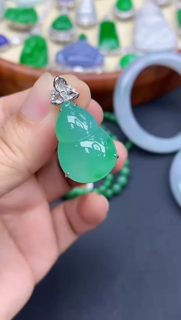 颈饰18K金镶嵌翡翠606-中国好珍宝