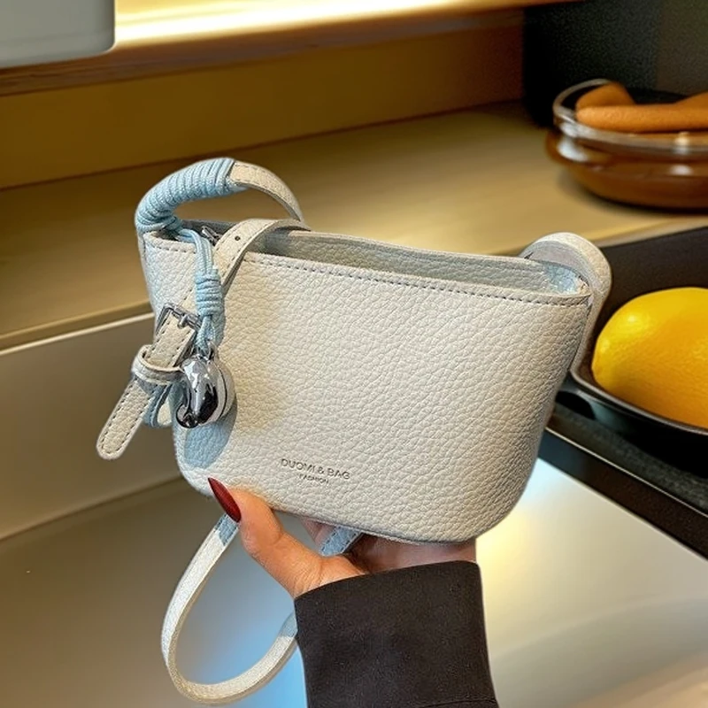 尚夏季小众轻奢精致拉链水桶小包包女2025新款高级感斜挎手机包