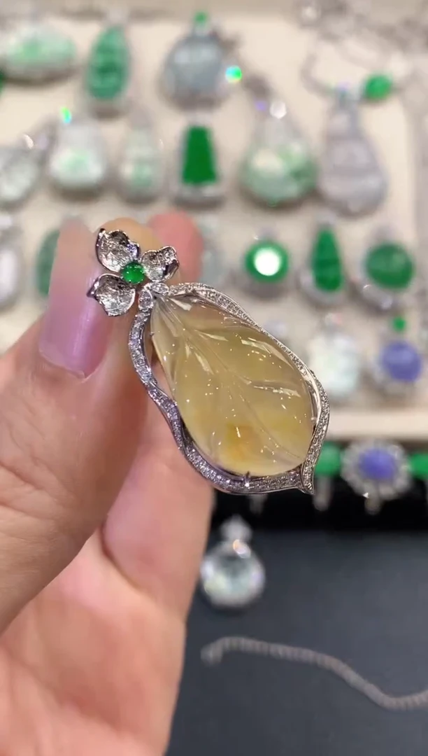 【闪购商品】翡翠吊坠(不含链)18K金镶嵌A2     