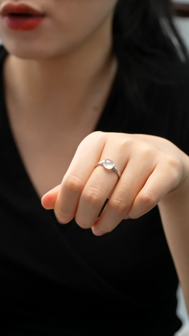 18K金镶嵌戒指翡翠戒指