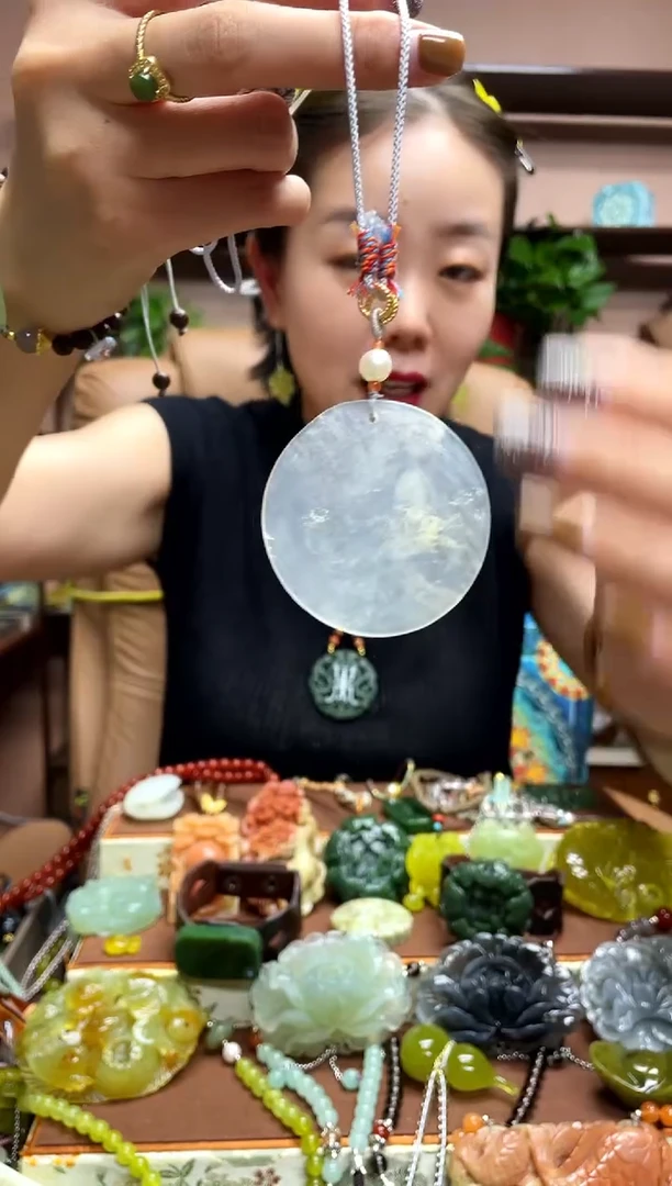 未镶嵌岫玉吊坠·