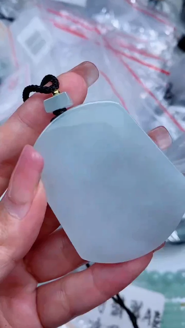 翡翠未镶嵌颈饰吊坠