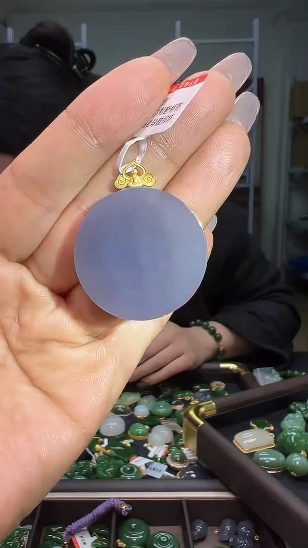 颈饰18K金镶嵌和田玉（多样性发货.发其一)12.23.78