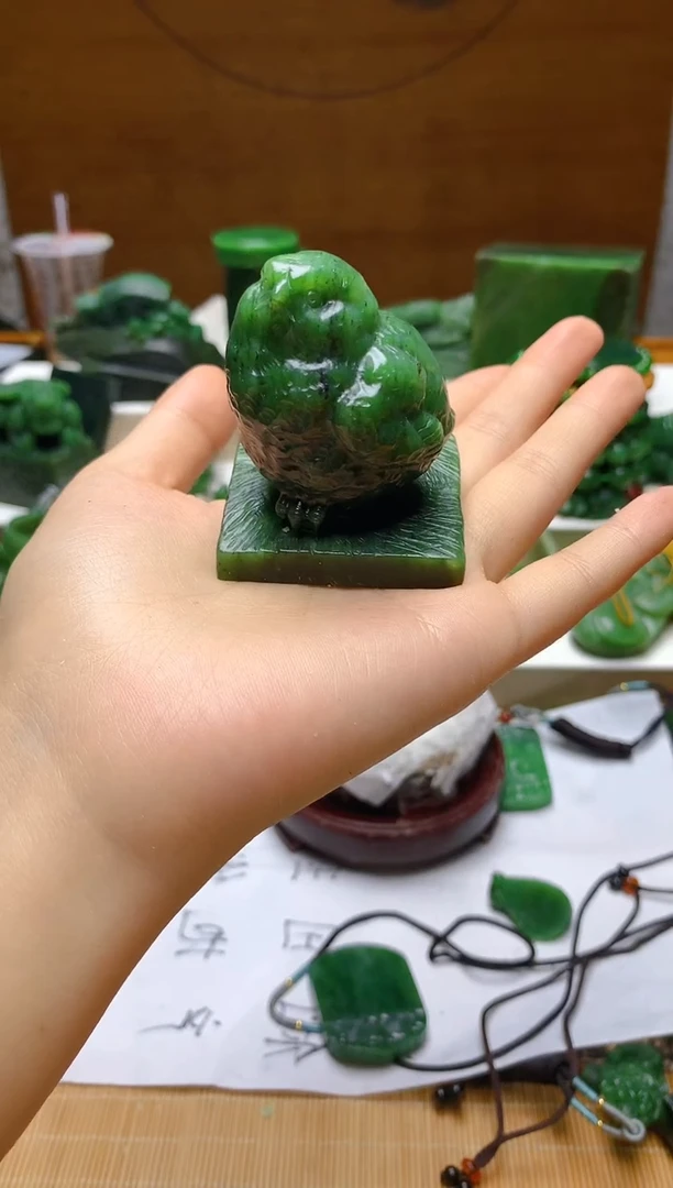 未镶嵌和田玉（碧玉）摆件1有暇