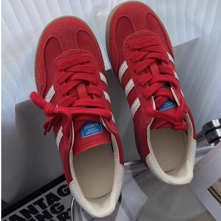 红色德训鞋女2025新款运动厚底阿甘鞋学生平底休闲板鞋磨砂皮女鞋